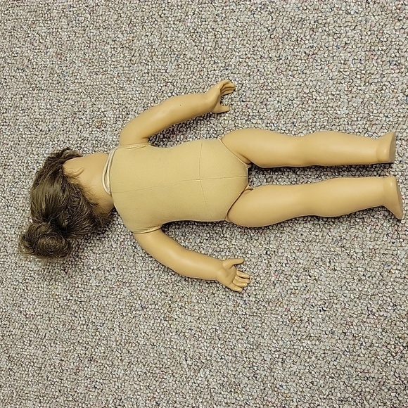 Pleasant Company Molly with Green Velvet Dress. Original American Girl 18" Doll - Picture 6 of 7